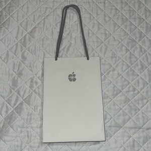 Apple Store shopping bag tick white medium sizes